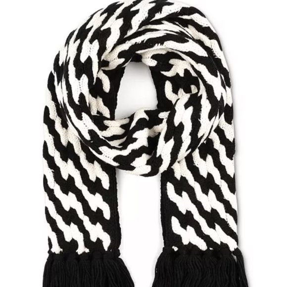 Coach Women's NWT Two Tone Cable knit Fringe Trim Scarf and Beanie Hat Set - Picture 8 of 8